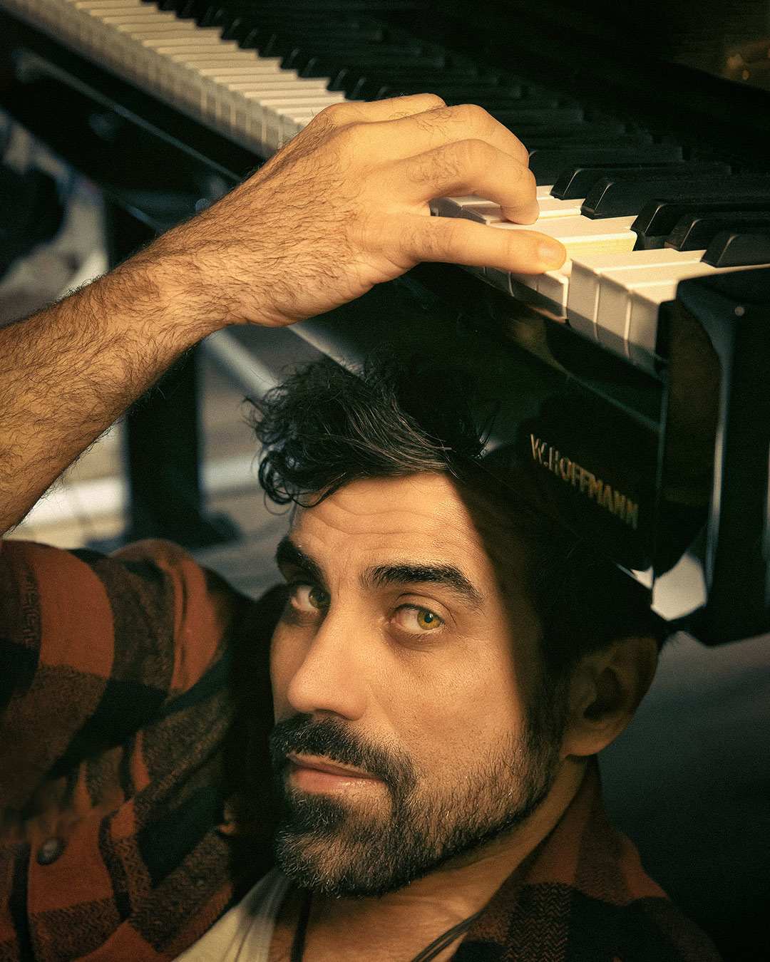 Portrait of photographer Hamudi Leon at a grand piano